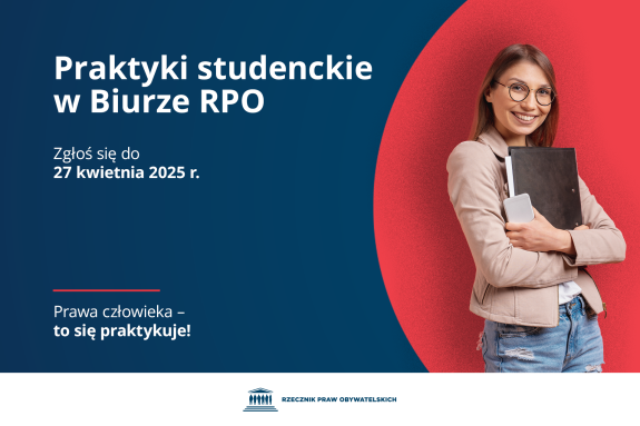Grafika z tekstem "Praktyki studenckie w Biurze RPO. Zgłoś się do 27 kwietnia 2025 r. Prawa człowieka - to się praktykuje" i zdjęciem uśmiechniętej kobiety, która trzyma telefon i teczkę