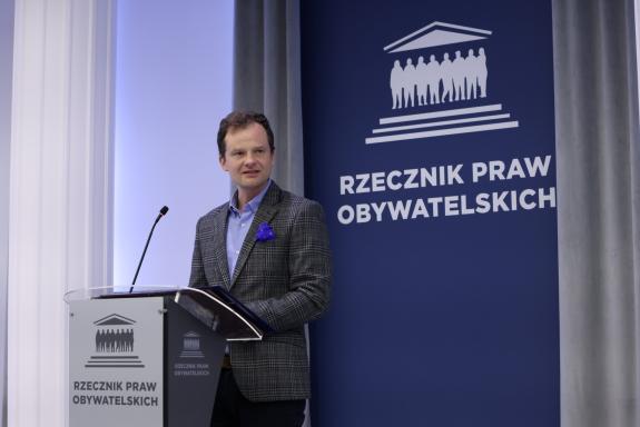 ZRPO Adam Krzywoń przemawia za mównicą