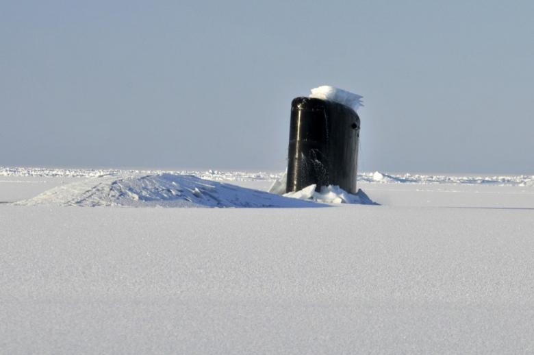 Łódź podwodna przebija lód