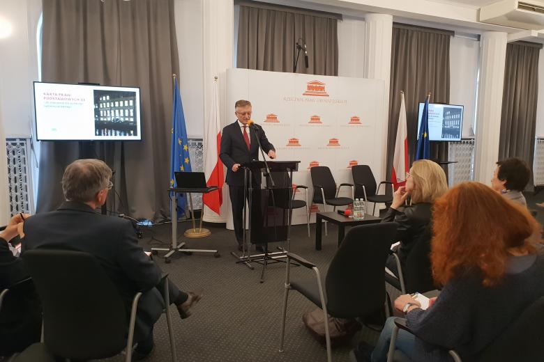 Ambasador Marek Prawda podczas otwarcia konferencji nt. Karty Praw Podstawowych