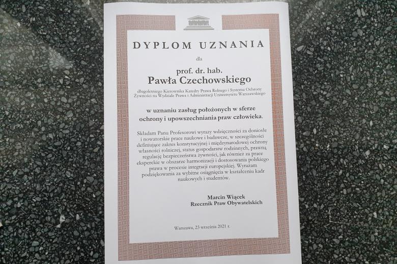 dyplom dla prof. Czechowskiego