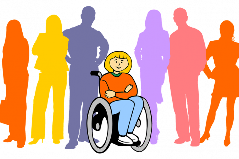 grafika z dzieckiem w wózku dla osób z niepełnosprawnościami z sylwetkami dorosłych w tle