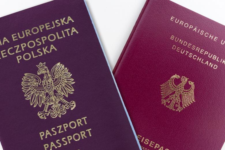 Dwa paszporty - polski i niemiecki