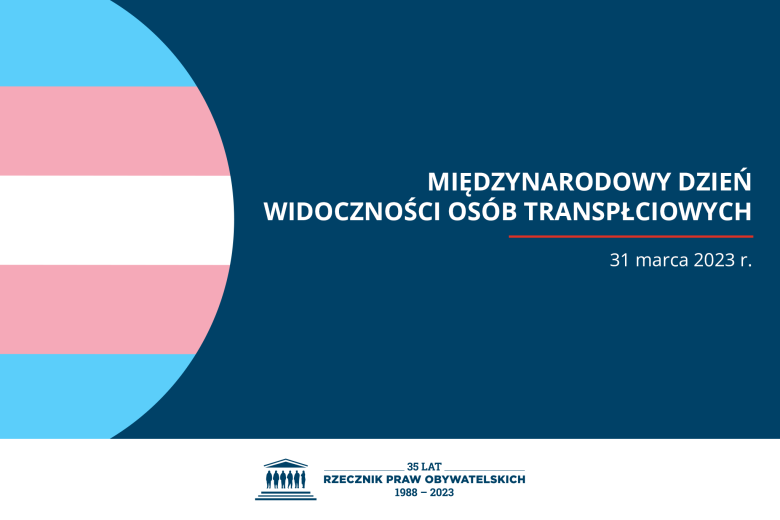 Plansza z tekstem "Międzynarodowy Dzień Widoczności Osób Transpłciowych - 31 marca 2023 r." i grafiką przedstawiającą barwy flagi osób transpłciowych - błękit, róż i biel