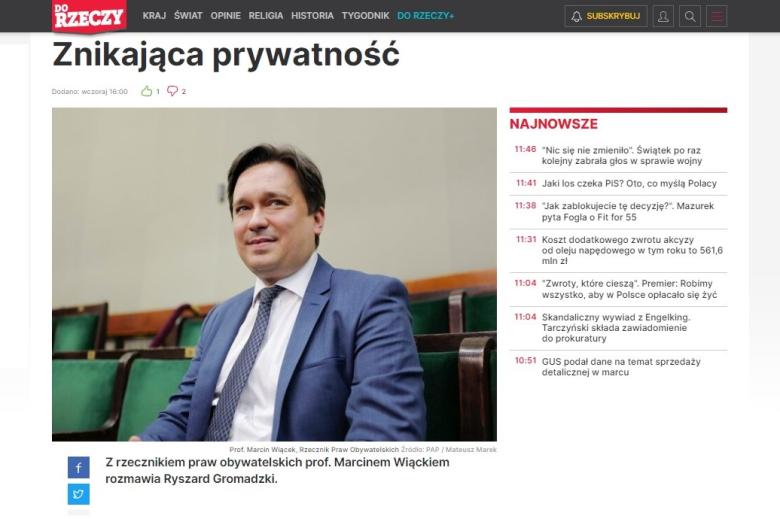 Zrzut ekranu z portalu internetowego ze zdjęciem RPO Marcina Wiącka i tytułem artykułu "Znikająca prywatność"
