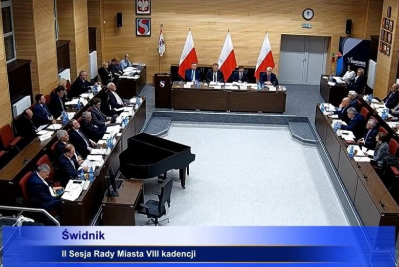 Zrzut ekranu z transmisji internetowej sesji Rady Miasta Świdnik