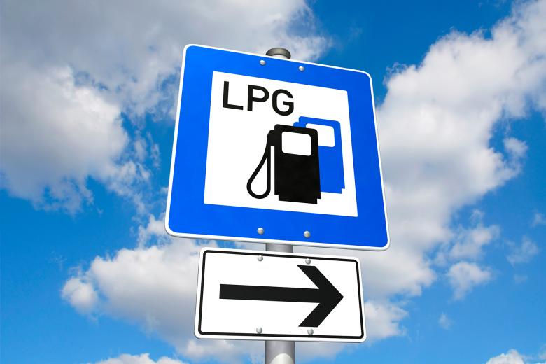 Znak drogowy informujący o stacji tankowania pojazdów gazem LPG w pobliżu