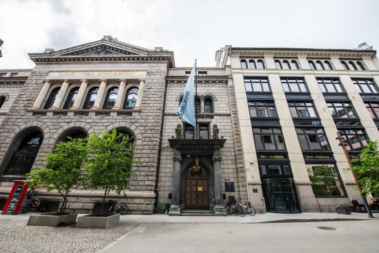 kilkupiętrowe budynki w mieście 