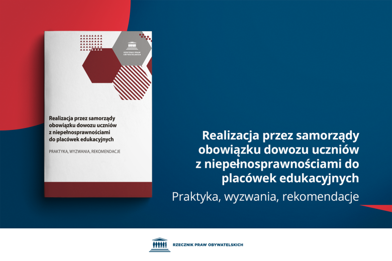 Plansza z tekstem "Realizacja przez samorządy obowiązku dowozu uczniów z niepełnosprawnościami do placówek edukacyjnych - praktyka, wyzwania, rekomendacje" i ilustracją przedstawiającą okładkę raportu