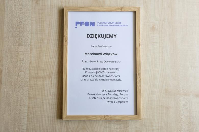 tekst podziękowań oprawiony w ramkę 