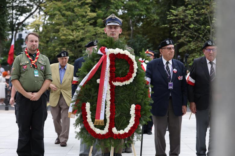 Delegacje składają wieńce przy Pomniku Armii Krajowej i Polskiego Państwa Podziemnego, fot. Marcin Kluczek/BRPO 