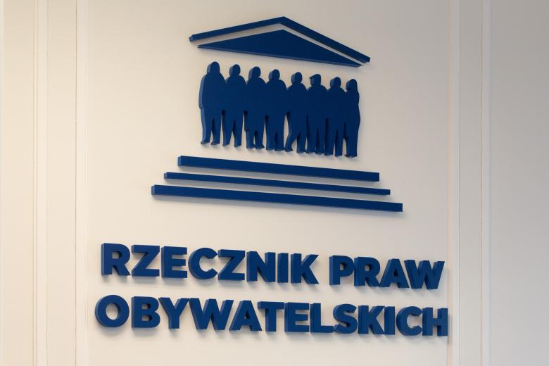 logo RPO na ścianie