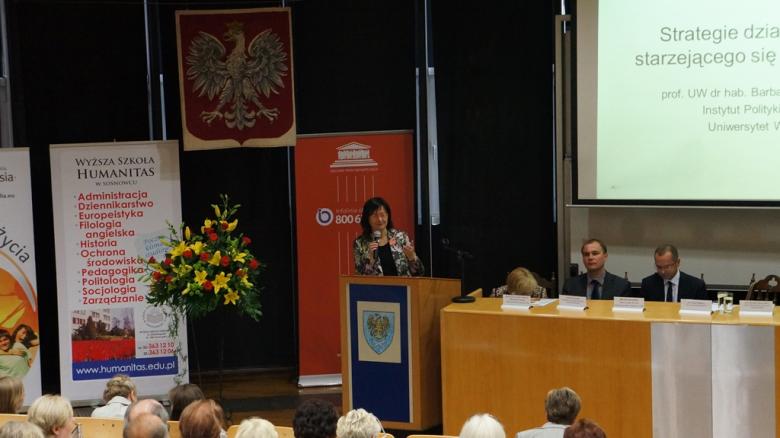Na zdjęciu przemawia prof. Irena Lipowicz