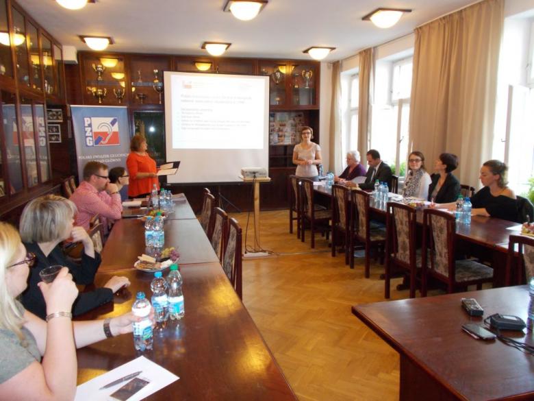 Na zdjęciu uczestnicy seminarium podczas wizyty w siedzibie Polskiego Związku Głuchych