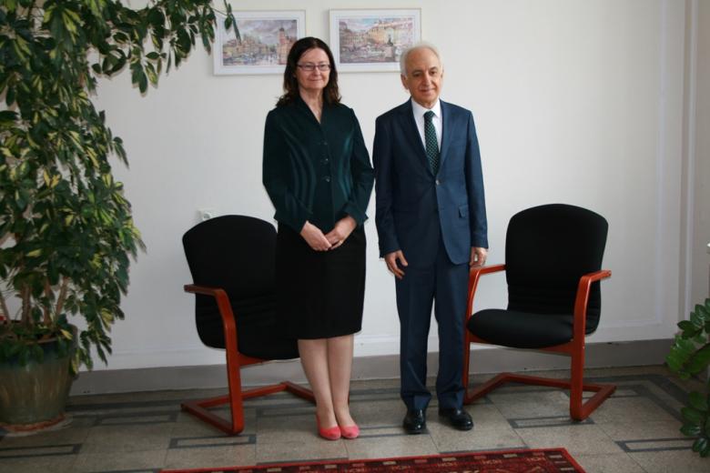 na zdjęciu prof. Irena Lipowicz oraz Ombudsman Turcji