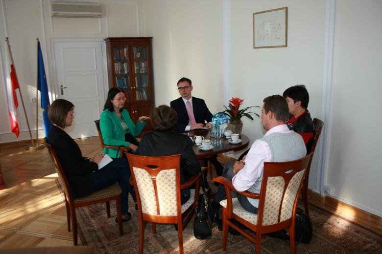 on photo prof. Irena Lipowicz, Valeriya Lutkovska and meeting participants