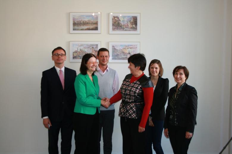 on photo prof. Irena Lipowicz, Valeriya Lutkovska and meeting participants