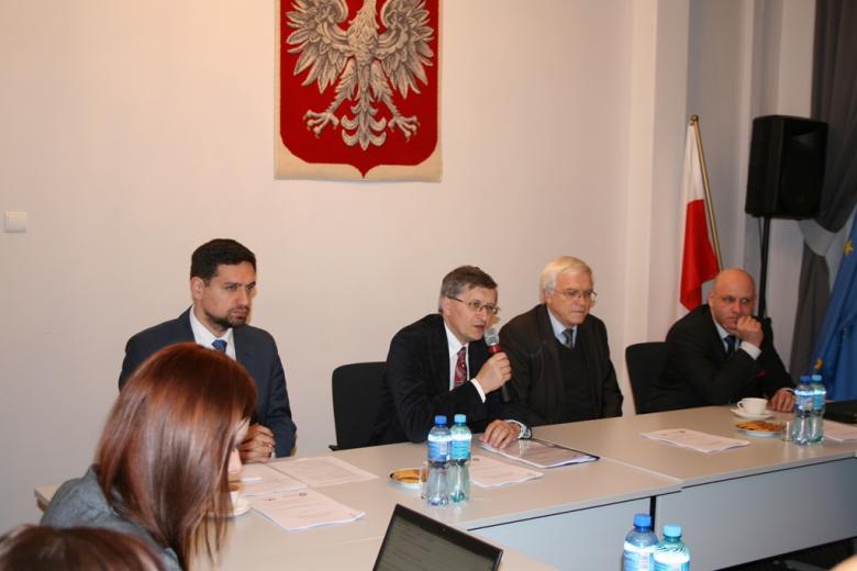 na zdjęciu Zastępca RPO Stanisław Trociuk podczas dyskusji