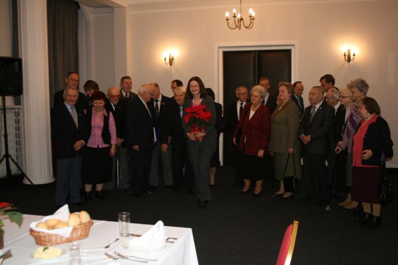 na zdjęciu prof. Irena Lipowicz i uczestnicy spotkania