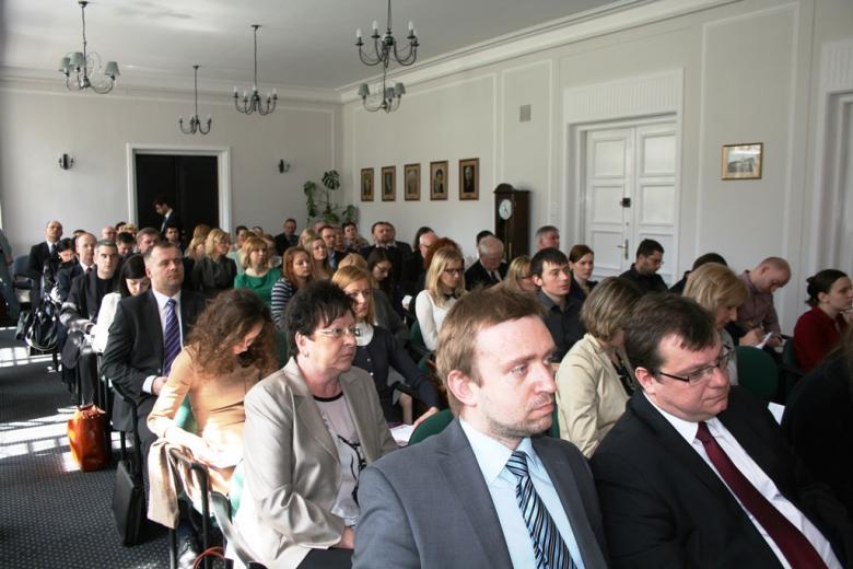 Na zdjęciu duża sala konferencyjna wypełniona uczestnikami konferencji