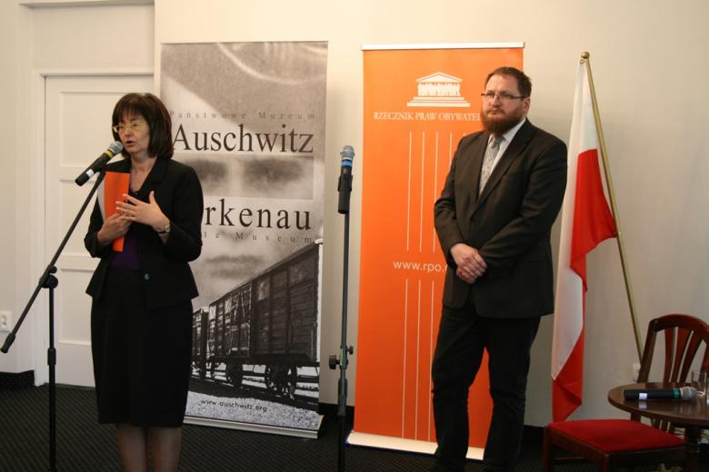 Na zdjęciu przemawiają: prof. Irena Lipowicz i dr Piotr M.A. Cywiński