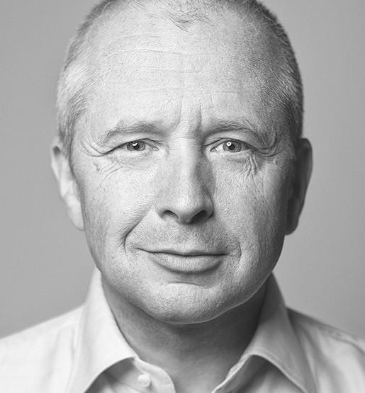 Czarno-białe zdjęcie portretowe mężczyzny