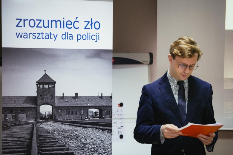 na zdjęciu Maciej Szmigiero odczytuje list RPO prof. Ireny Lipowicz - fot. Andrzej Rudiak