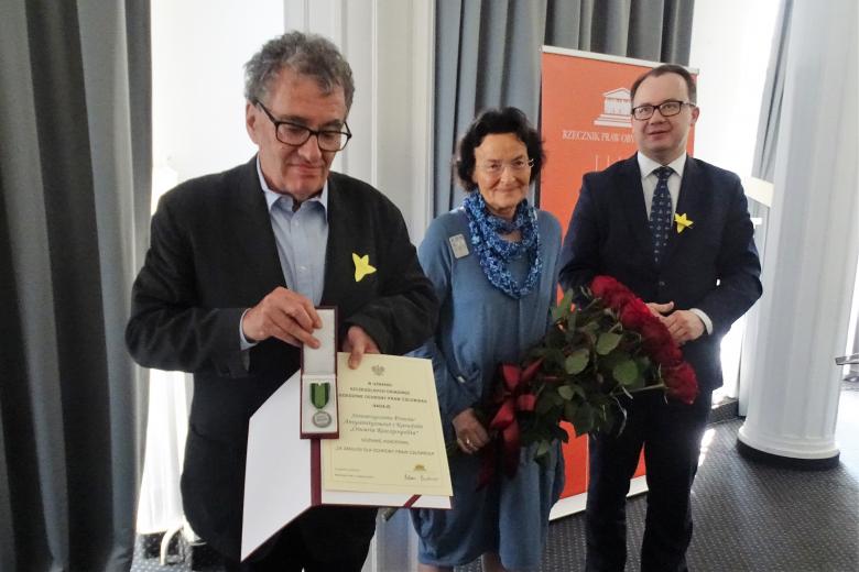 Adam Bodnar wręczył Odznakę Honorową RPO „za Zasługi dla Ochrony Praw Człowieka” Stowarzyszeniu przeciw Antysemityzmowi i Ksenofobii „Otwarta Rzeczpospolita”