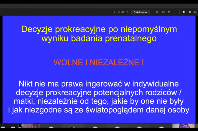 Zdjęcie ekranu komputera z tekstem prezentacji o niezależnym wyborze