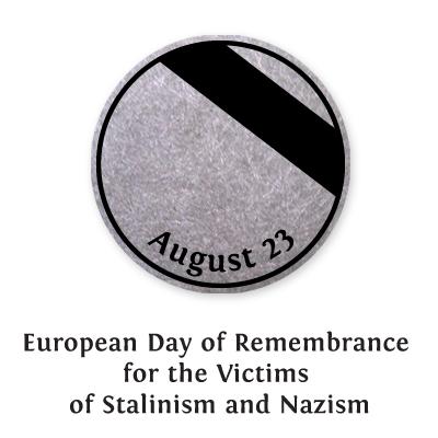 na zdjęciu znaczek akcji Remember August 23