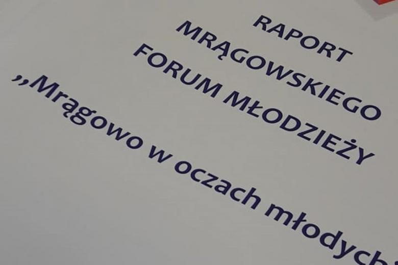 Dokument pod tytułem "Raport Mrągowskiego Forum Młodzieży"