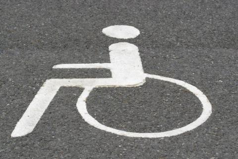 symboli  miejsca zarezerwowanego dla osób z niepełnosprawnościami 