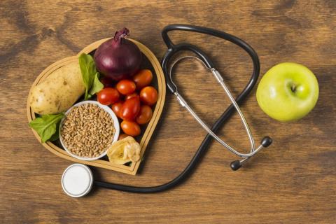 zdjęcie zdrowej żywności i lekarskiego stetoskopu 