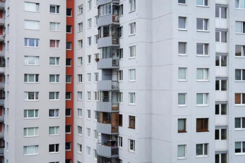 Bloki mieszkalne w mieście 