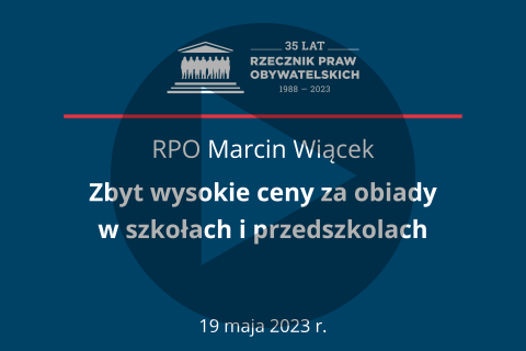 Plansza z tekstem "RPO Marcin Wiącek - Zbyt wysokie ceny za obiady w szkołach i przedszkolach - 19 maja 2023 r." i symbolem odtwarzania - trójkątem w kole