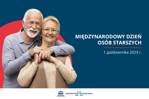 Plansza z tekstem "Międzynarodowy Dzień Osób Starszych - 1 października 2023 r." i ilustracją przestawiającą uśmiechniętą, obejmującą się parę starszych osób pozujących do zdjęcia