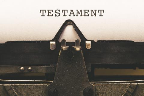 Słowo "TESTAMENT" napisane na kartce na maszynie do pisania