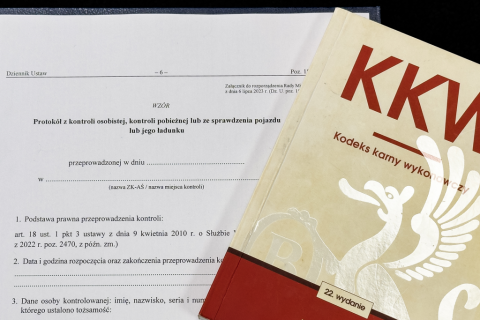 wydruk rozporządzenia i okładka kodeksu