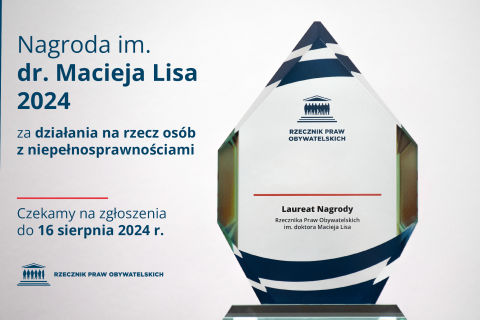 Plansza z tekstem "Nagroda im. dr. Macieja Lisa 2024 za działania na rzecz osób z niepełnosprawnościami - Czekamy na zgłoszenia do 16 sierpnia 2024 r." i zdjęciem przedstawiającym statuetkę nagrody
