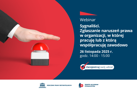 Plansza z tekstem "Webinar - Sygnaliści. Zgłaszanie naruszeń prawa w organizacji, w której pracuję lub z którą współpracuję zawodowo - 26 listopada 2025 r, godz. 14:00-15:00 - Zarejestruj swój udział" i ilustracją przedstawiającą dłoń naciskającą duży, czerwony guzik