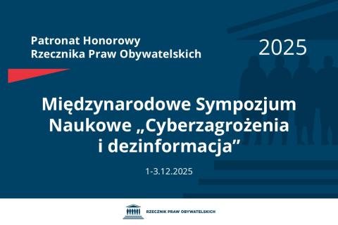 Plansza: na granatowym tle biały napis o treści: Patronat Honorowy Rzecznika Praw Obywatelskich 2025 Międzynarodowe Sympozjum Naukowe „Cyberzagrożenia i dezinformacja”, na dole data 1-3.12.2025, poniżej na białym pasku granatowy logotyp Biura RPO