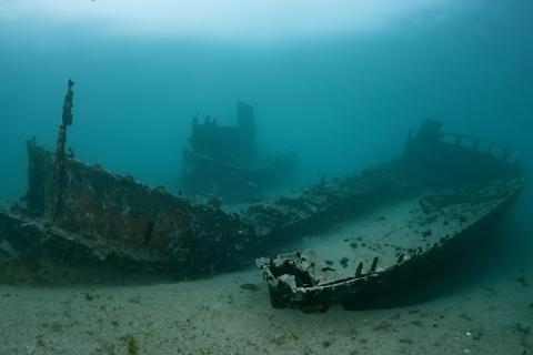 wraki statków lezące na dnie morza