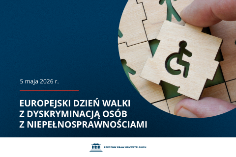 Plansza z tekstem "5 maja 2026 r. - Europejski Dzień Walki z Dyskryminacją Osób z Niepełnosprawnościami" i ilustracją przedstawiającą dłoń wkładającą kawałek układanki z symbolem osoby z niepełnosprawnością między inne elementy układanki
