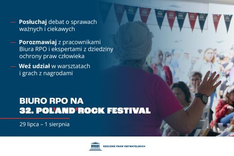 Plansza z tekstem "Biuro RPO na 32. Pol'and'Rock Festival - 29 lipca - 1 sierpnia - Posłuchaj debat o sprawach ważnych i ciekawych - Porozmawiaj z pracownikami Biura RPO i ekspertami z dziedziny ochrony praw człowieka - Weź udział w warsztatach i grach z nagrodami" i ilustracją przedstawiającą wydarzenie w namiocie - stojąca tyłem do kadru kobieta wypowiada się gestykulując w stronę siedzącej na leżakach publiczności