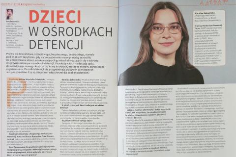 rozłożone strony czasopisma z tytułem "dzieci w ośrodkach detencji" i fotografią osoby 