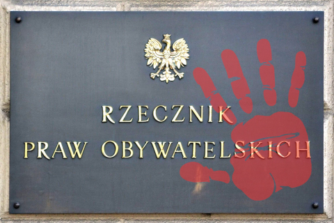 Tablica z napisem Rzecznik Praw Obywatelskich i odciskiem ręki na czerwono