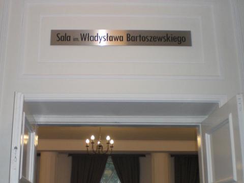 na zdjęciu Sala im. Władysława Bartoszewskiego