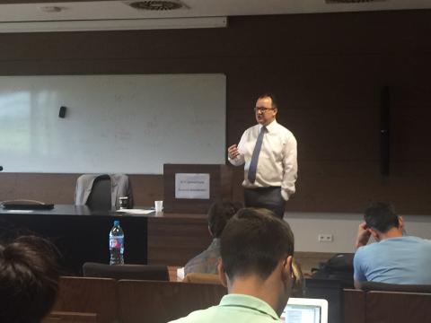 Adam Bodnar podczas wykładu