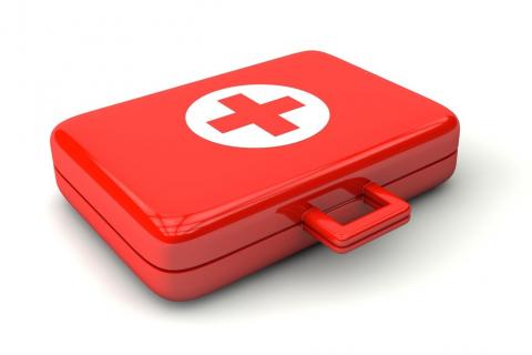 Pojemnik na lekarstwa i bandaże z czerwonym krzyżem 
