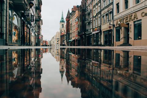 zdjęcie miasta po deszczu